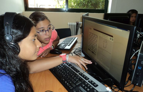 Two girls learn chess with LearningChess.net